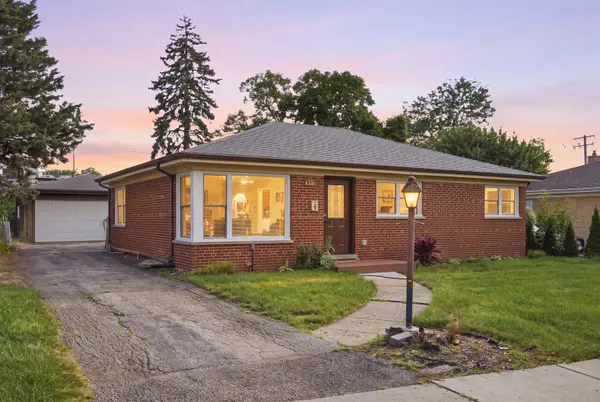 33 Cranbrook DR, Des Plaines, IL 60016