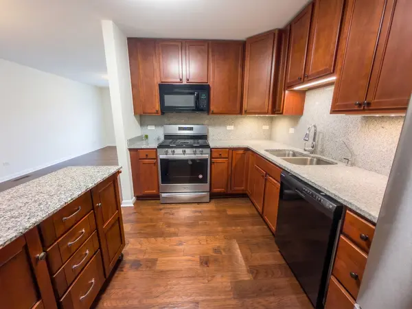 1429 N Green Meadows BLVD, Streamwood, IL 60107