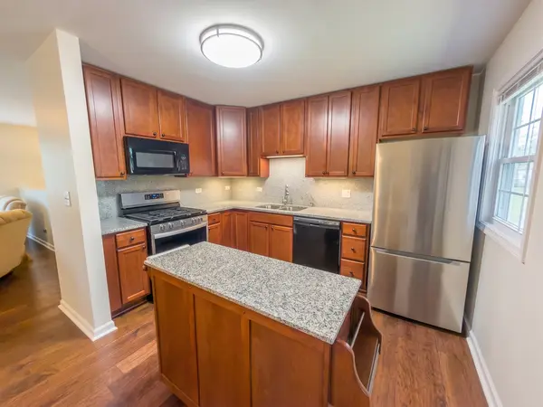 1429 N Green Meadows BLVD, Streamwood, IL 60107