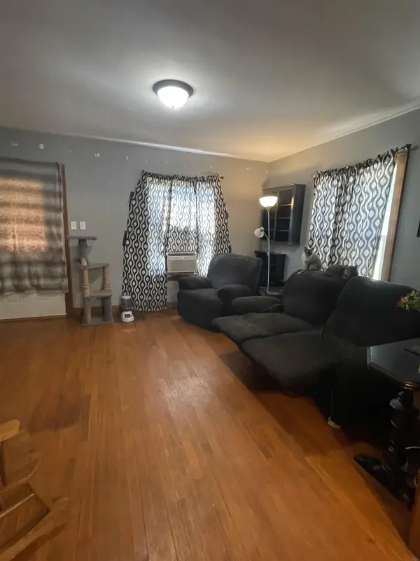 204 Iowa Ave, Decorah, IA 52101