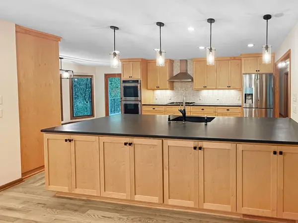 13701 Wood LN, Minnetonka, MN 55305