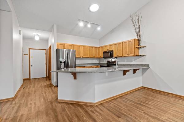 437 Meadow LN, Norwood Young America, MN 55397