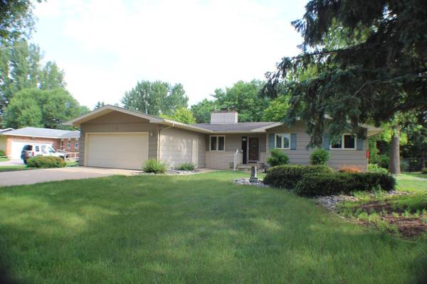 421 Dale AVE, Moorhead, MN 56560