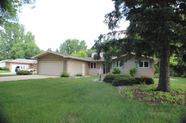 421 Dale AVE, Moorhead, MN 56560