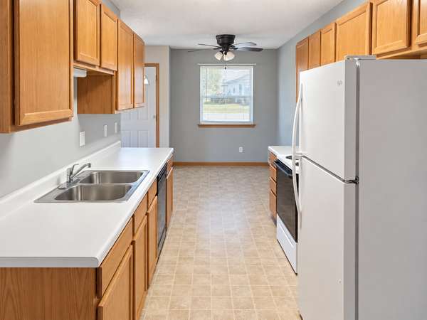 1305 Bayberry AVE ##16, Olivia, MN 56277