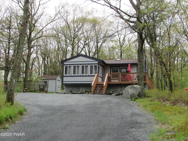 114 Gaskin DR, Hawley, PA 18428
