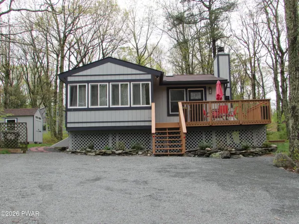 114 Gaskin DR, Hawley, PA 18428