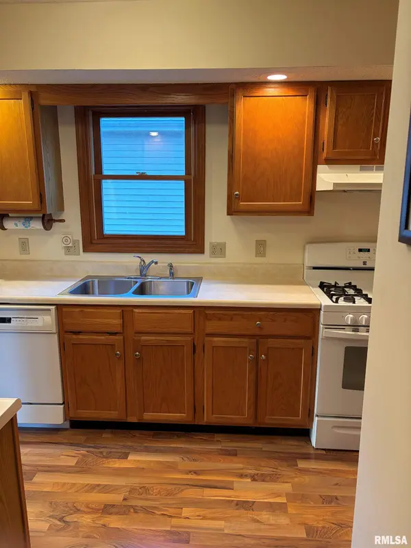 32 JAMESTOWN CIR, Riverton, IL 62561-0000