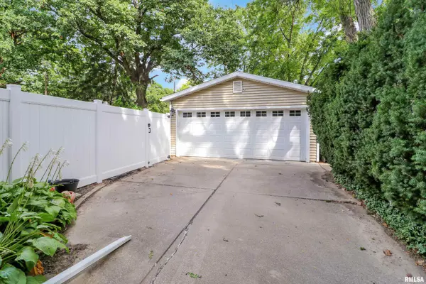 207 E EMBERT PL, Peoria, IL 61603