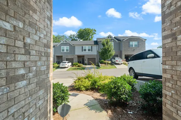 858 Longleaf Ln, Columbia, TN 38401