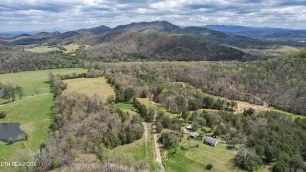 2168 Fairview Rd, Tellico Plains, TN 37385