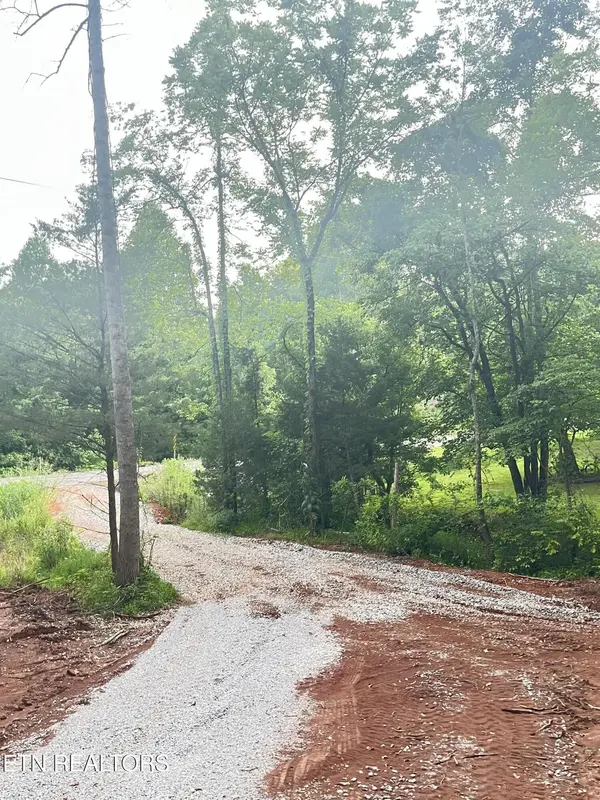 3011 Ballplay Rd, Madisonville, TN 37354