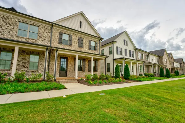 909 UFTON ALY, Collierville, TN 38017