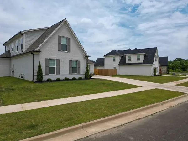 9606 GRAYS HOLLOW DR, Cordova, TN 38018