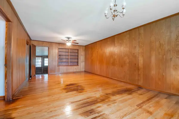 1037 W END ST, Bolivar, TN 38008