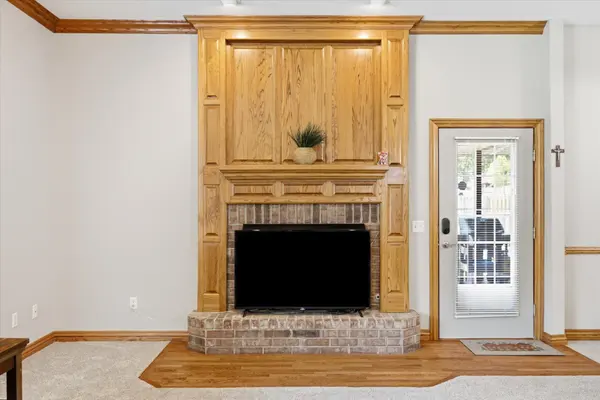 909 E Maplewood ST, Springfield, MO 65807