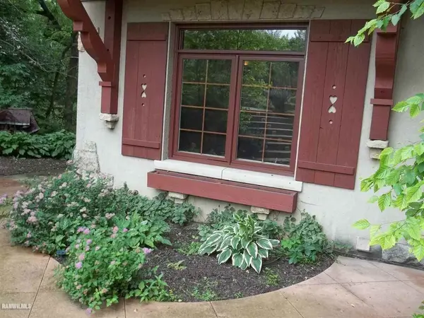 4 Hawthorn, Galena, IL 61036