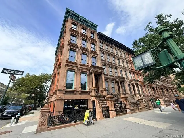 241 Lenox AVE, New York (manhattan), NY 10027