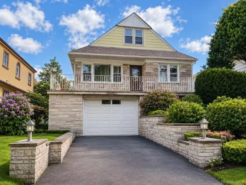 150-32 8th AVE, Whitestone, NY 11357