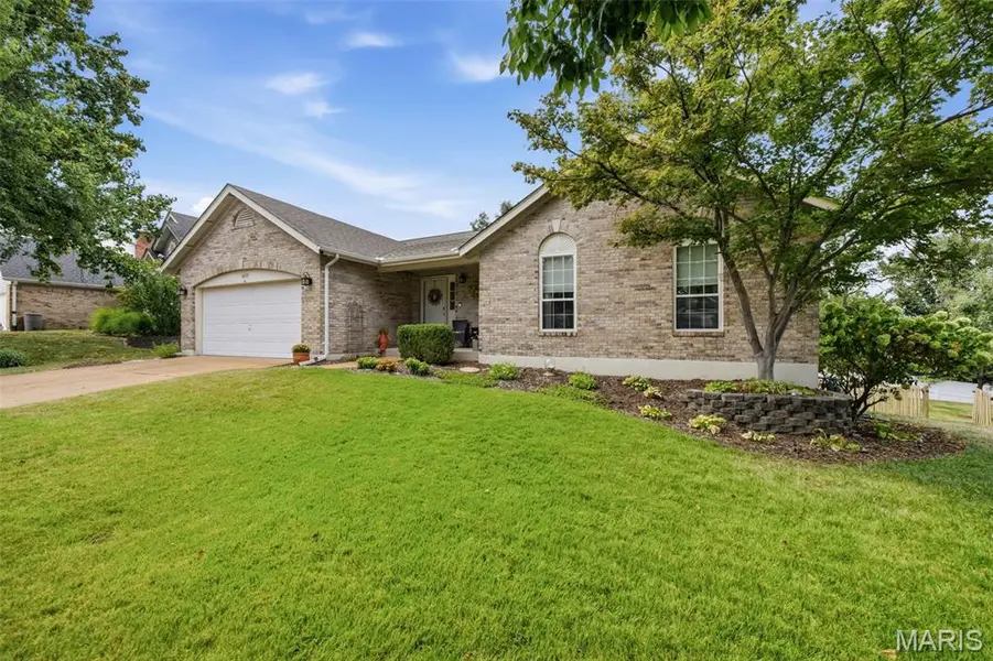 16337 Centerpointe DR, Grover, MO 63040