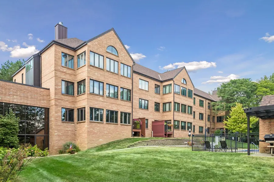 1830 Eagle Ridge DR #2003, Mendota Heights, MN 55118