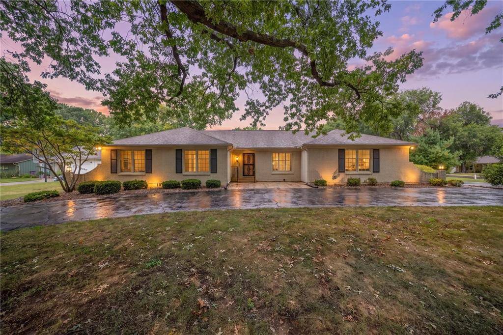 7500 W 99th TER, Overland Park, KS 66212