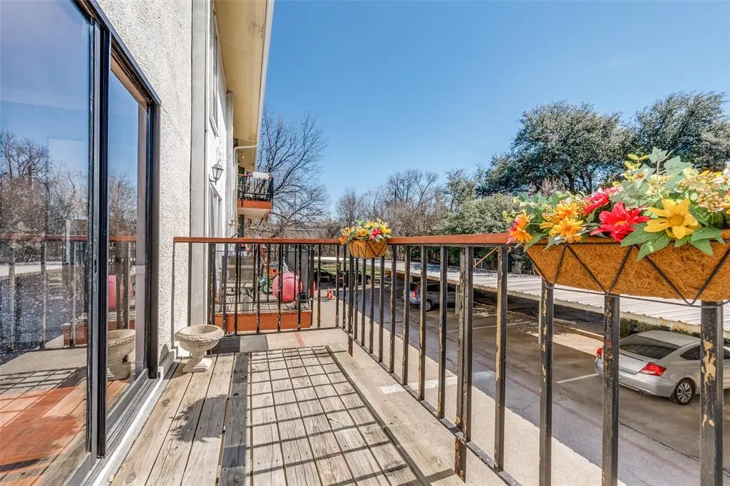 6610 Eastridge Drive #114, Dallas, TX 75231