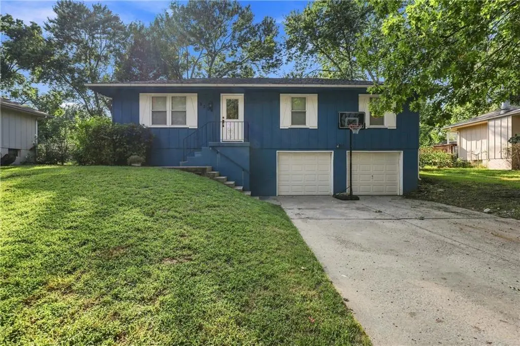 2206 S Park AVE, Oak Grove, MO 64075