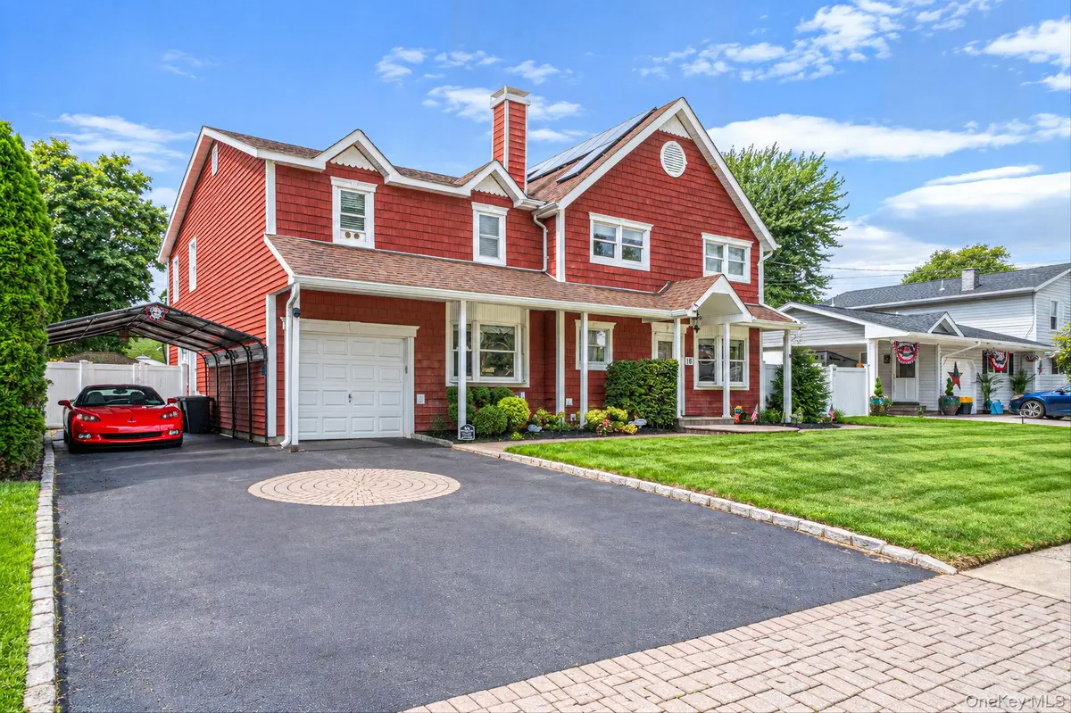 16 Bragg DR, Lake Grove, NY 11755