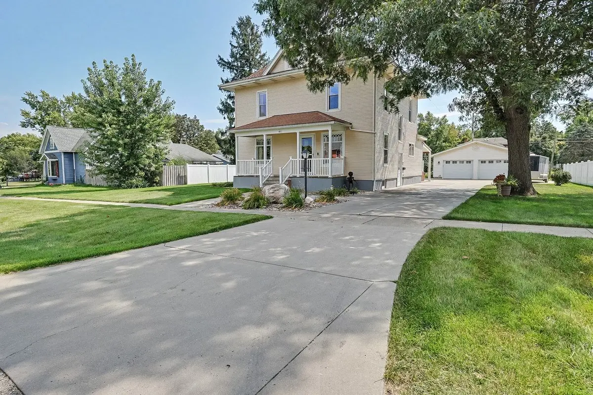 411 E Cherry ST, Chatsworth, IL 60921