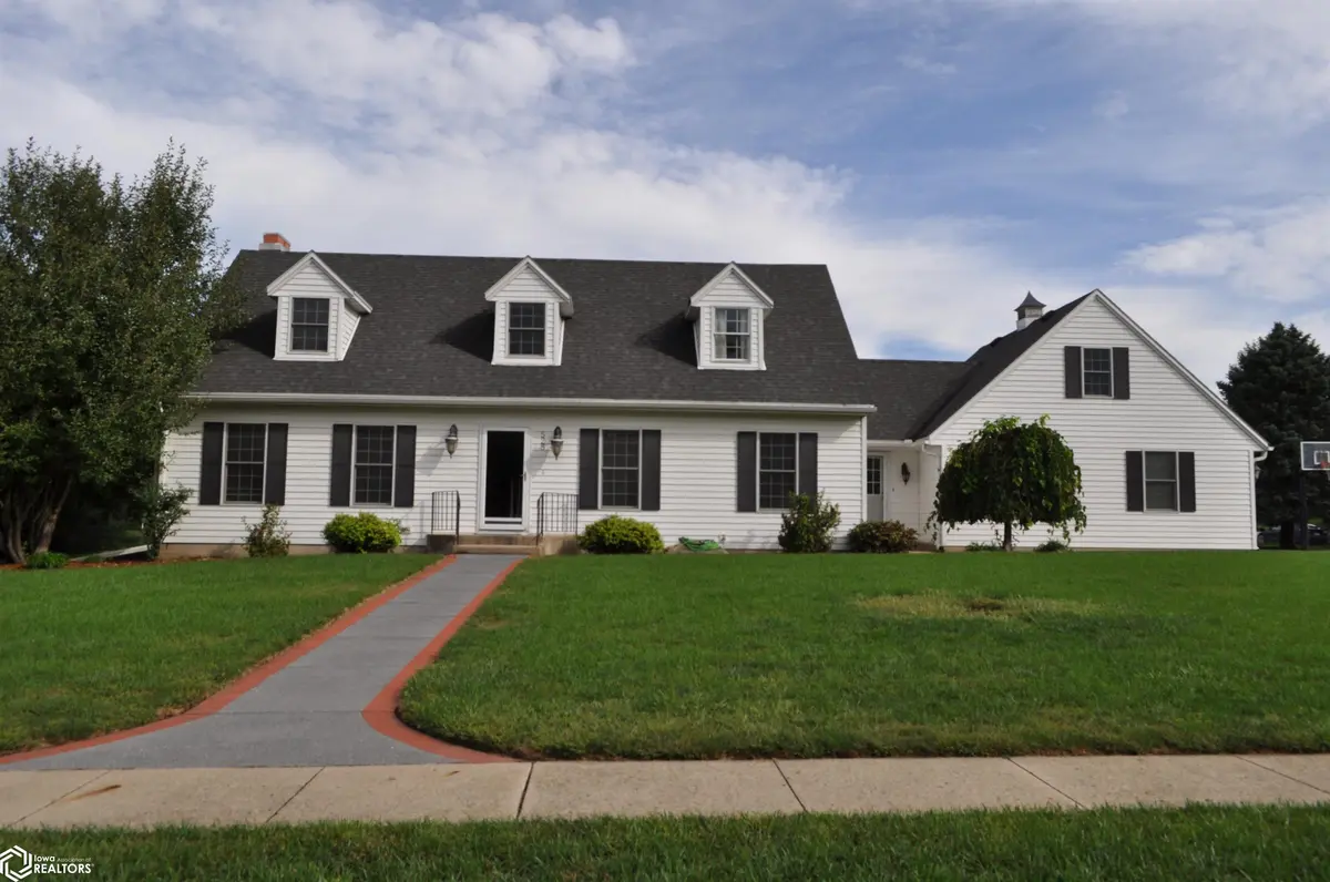 525 Lakewood DR, Carroll, IA 51401
