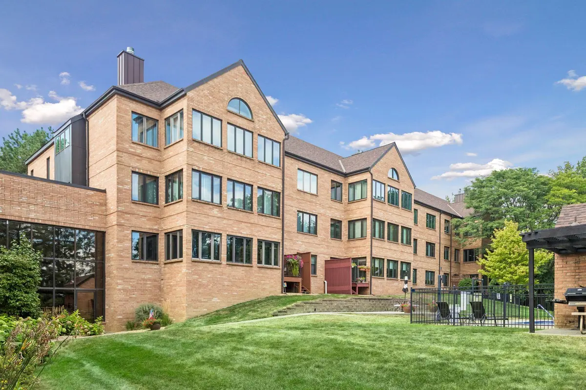 1830 Eagle Ridge DR #2003, Mendota Heights, MN 55118