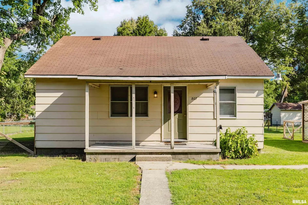 807 W MIDWAY ST, West Frankfort, IL 62896