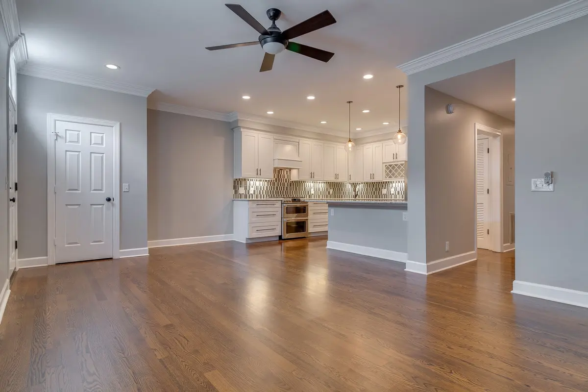 2040 Graybar Ln, Nashville, TN 37215