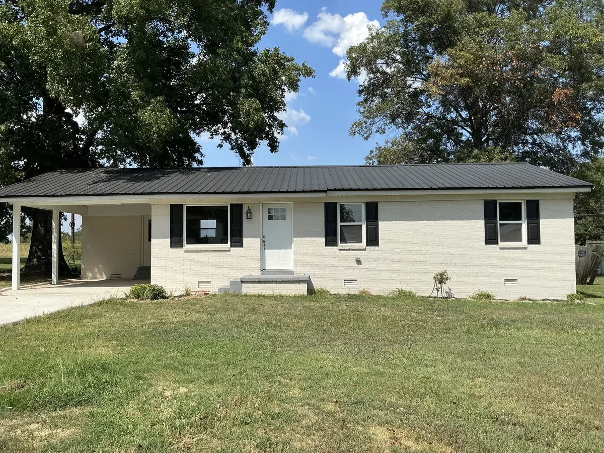 52 Scarbough East Ave, Friendship, TN 38034
