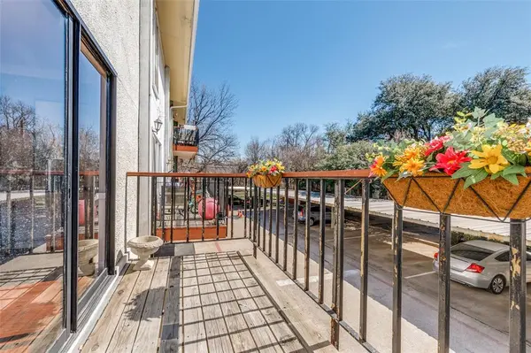 6610 Eastridge Drive #114, Dallas, TX 75231