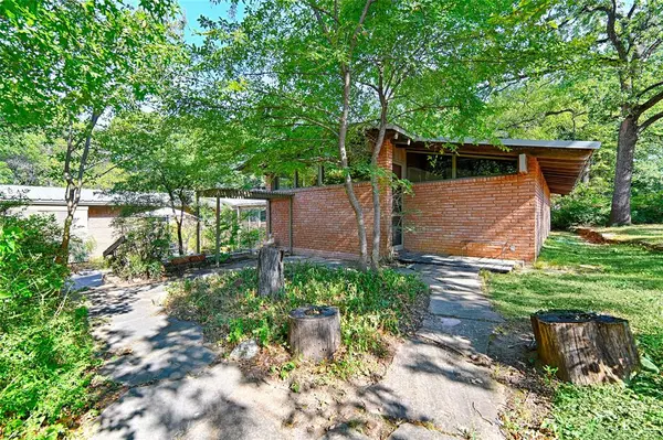 1101 Owenwood Drive, Irving, TX 75061