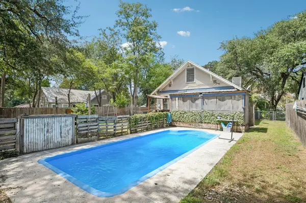 802 Hudgins ST, Smithville, TX 78957