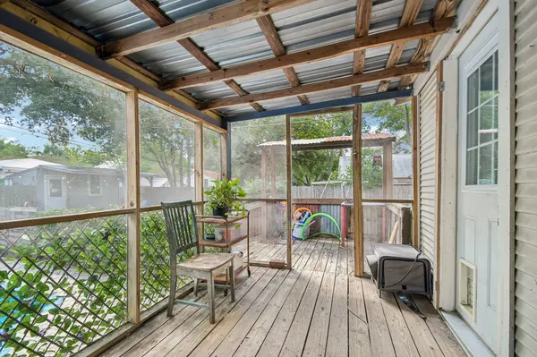 802 Hudgins ST, Smithville, TX 78957