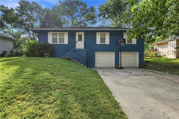 2206 S Park AVE, Oak Grove, MO 64075
