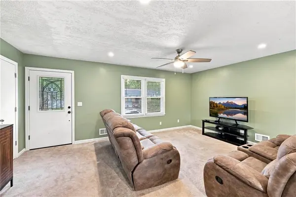 2206 S Park AVE, Oak Grove, MO 64075