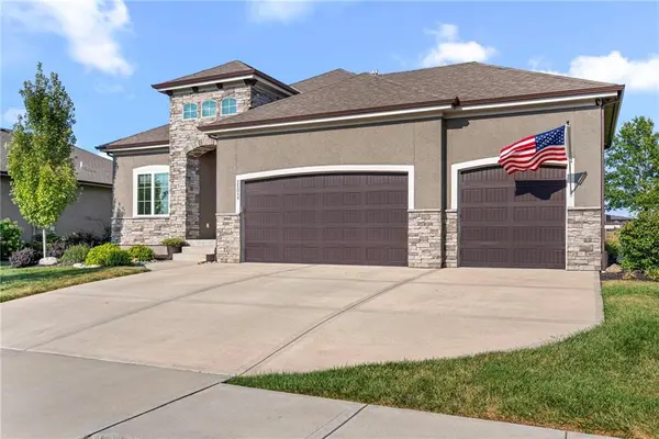 25048 W 112th TER, Olathe, KS 66061