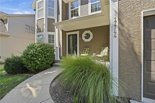 17744 W 159th TER, Olathe, KS 66062