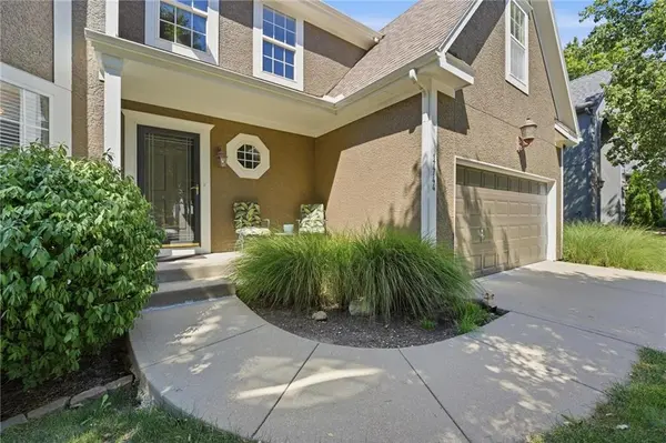17744 W 159th TER, Olathe, KS 66062