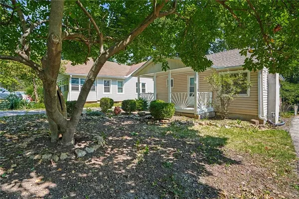 7811 SUMMIT ST, Kansas City, MO 64114