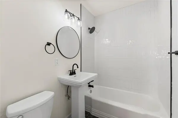 4903 Walnut ST, Kansas City, MO 64112