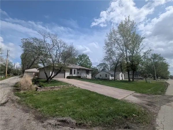701 S Oakland ST, Harrisonville, MO 64701