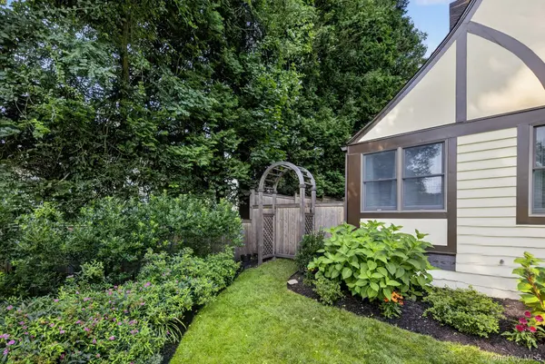 14 S Longfellow ST, Hartsdale, NY 10530