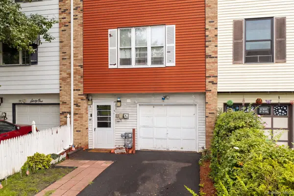 63 Greenway TER, Middletown, NY 10941