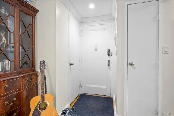 2 E Mill DR #2A, Great Neck, NY 11021